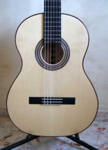 Guitarra de ciprés