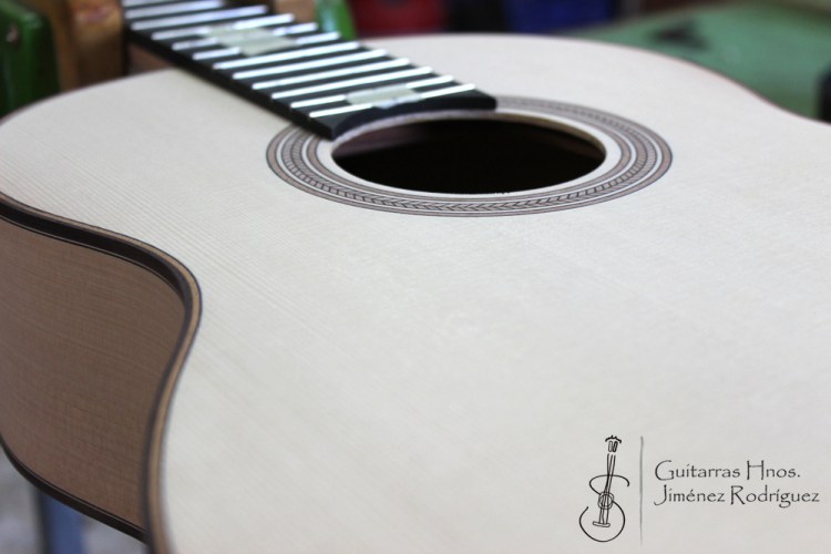 Guitarra de ciprés - Tapa de pino abeto