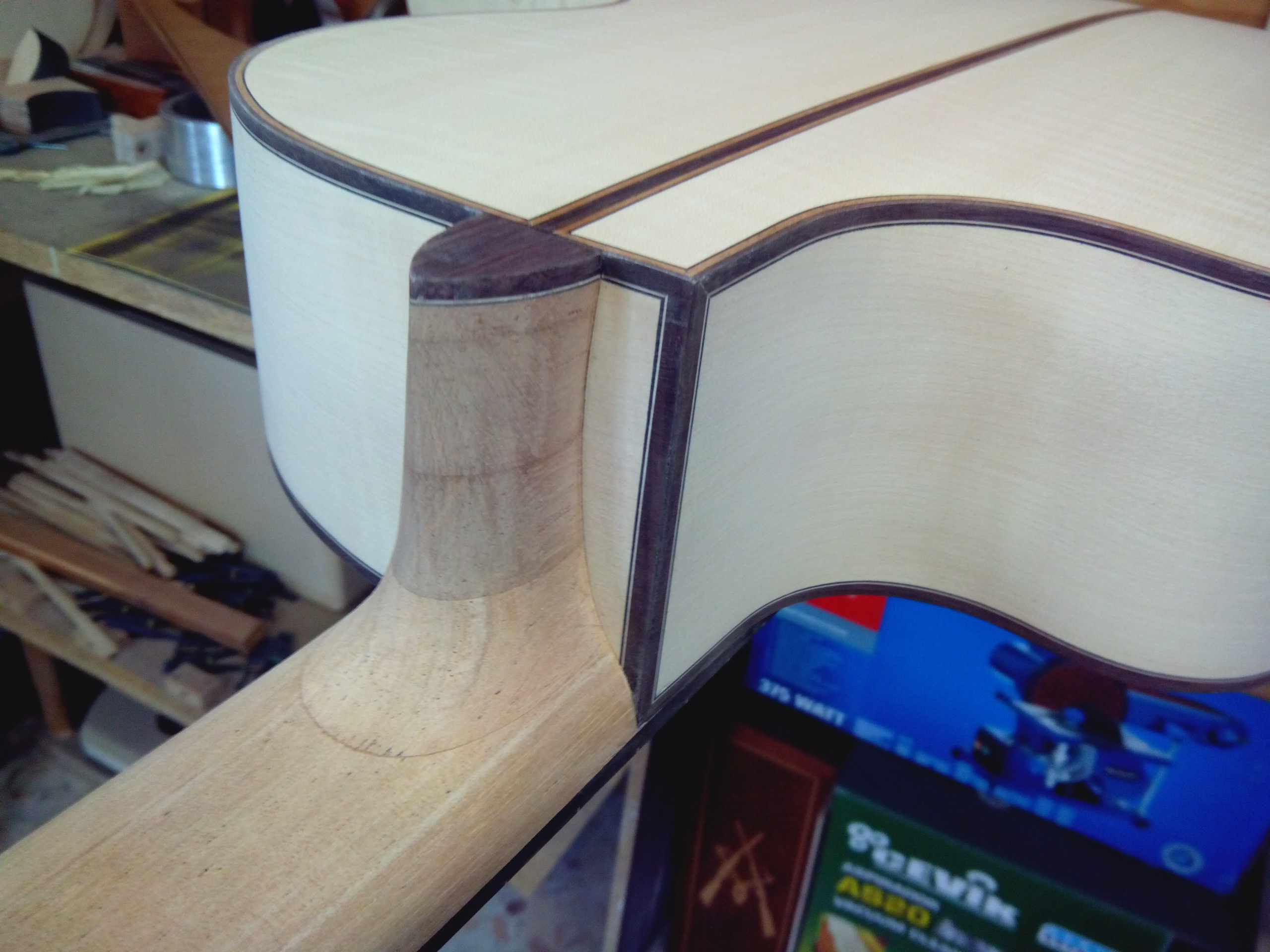 Juntas | Guitarra de arce y pino abeto