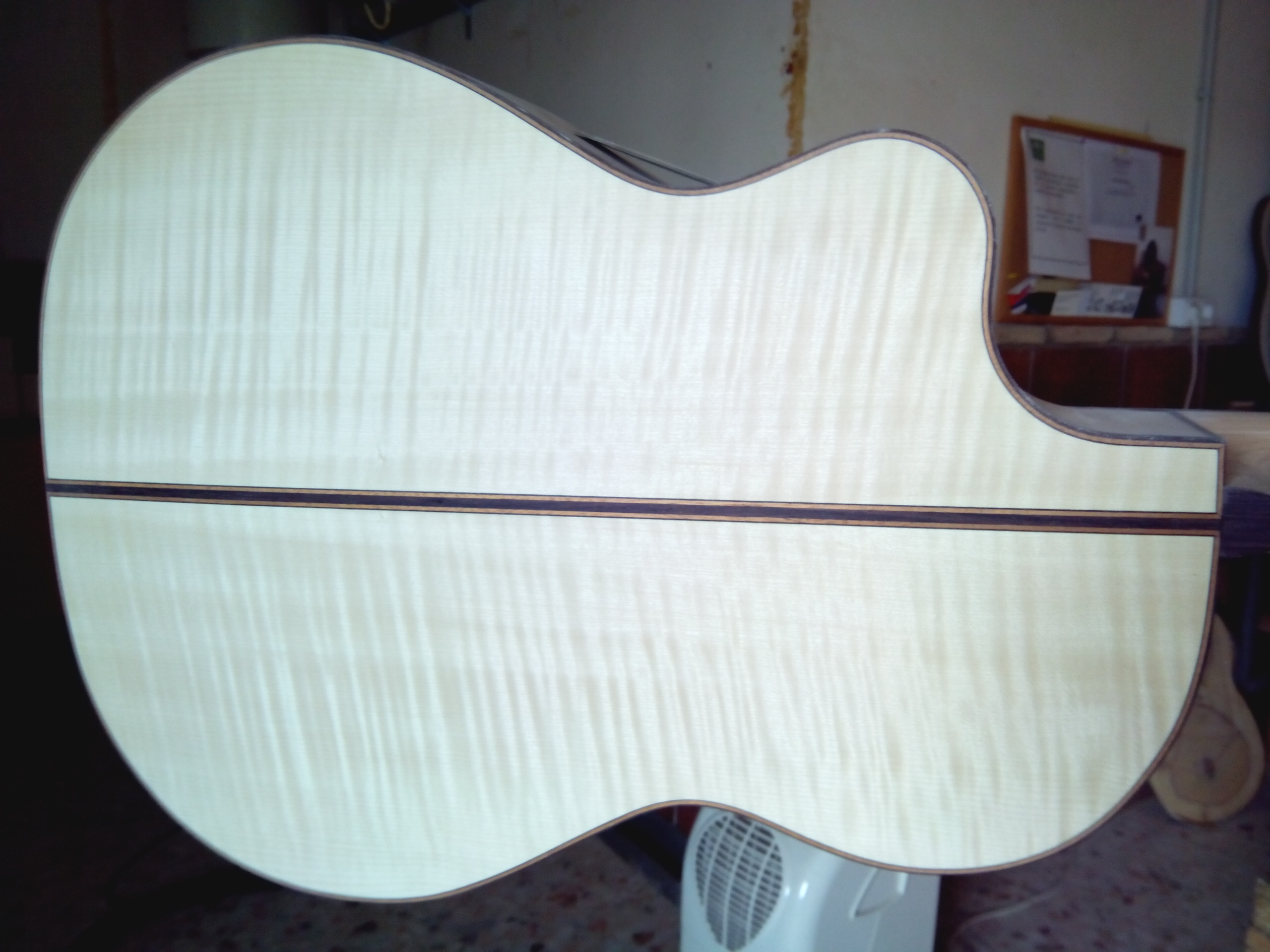 Fondo | Guitarra de arce y pino abeto