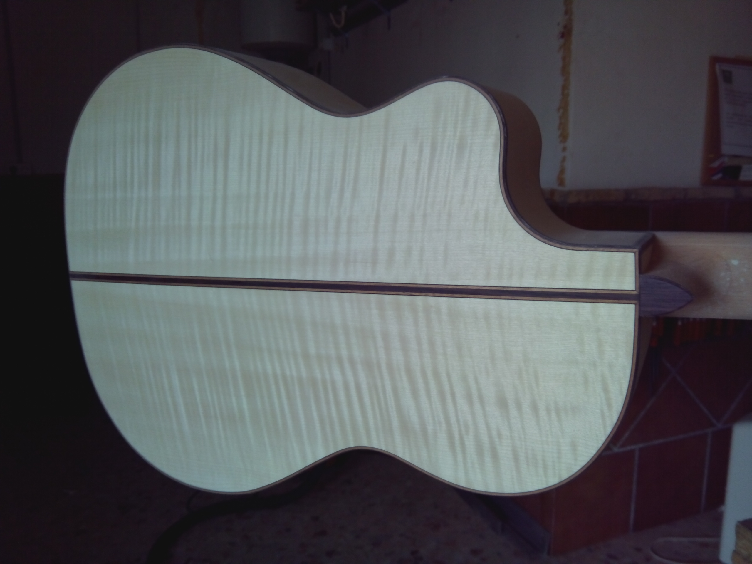 Fondo | Guitarra de arce y pino abeto